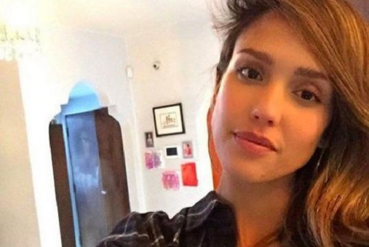 Paranormale Il-selfie-di-jessica-alba-su-instagram_564631