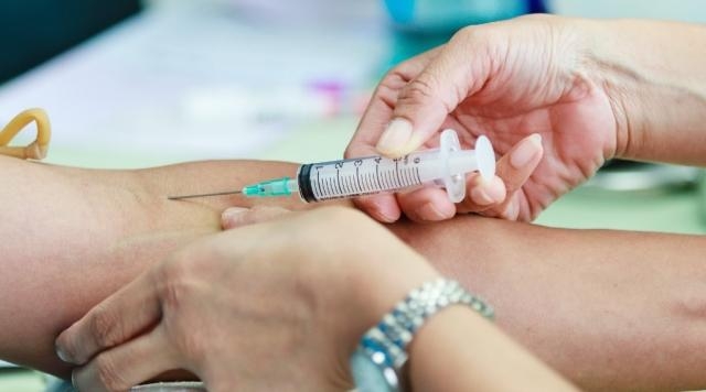 Piccoli peni in una pornografia in linea