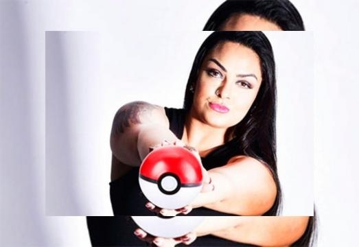 Mulher melancia em ensaio sensual