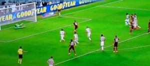 TOTTI SU RIGORE BATTE BUFFON