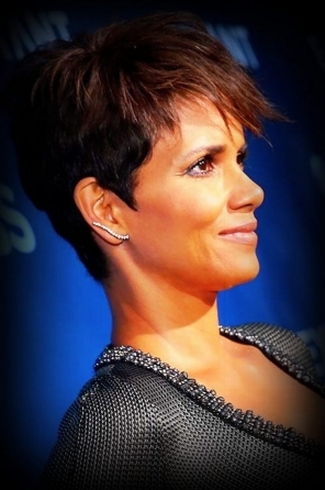 Halle Berry, Pixie cut dal ciuffo lungo