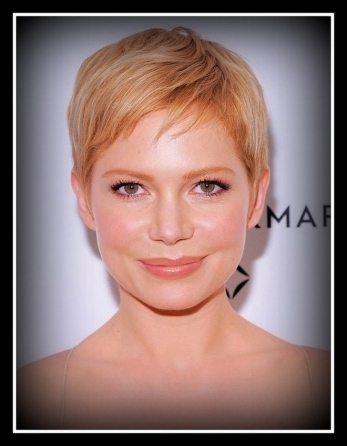 3) Michelle Williams, pixie cut biondo 