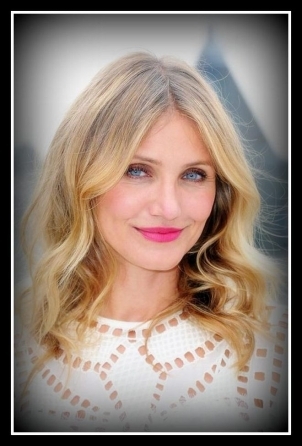 2) Cameron Diaz lunghi e ondulati