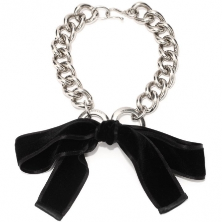 Catena e fiocchetto di Alexander McQueen