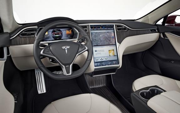 Interni all'avanguardia: Tesla Model X