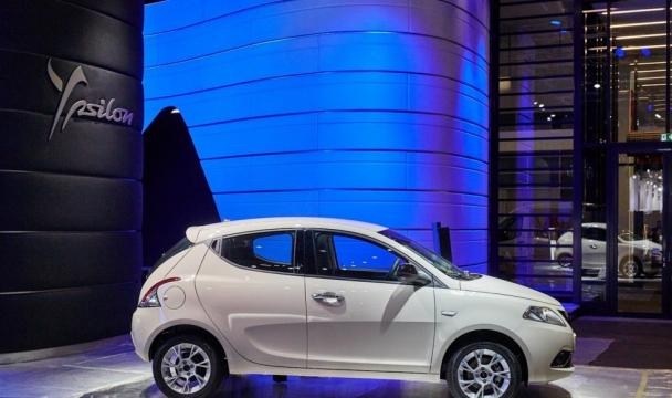 Fiancata Nuova Lancia Ypsilon restyling 2015