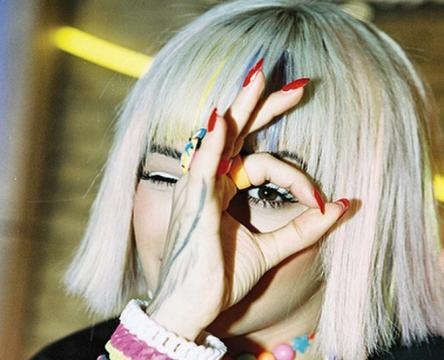 Rita Ora e la sua acconciatura