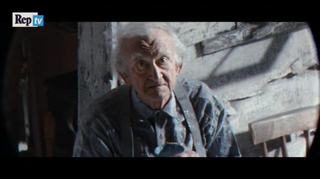 L'uomo che vive solo sulla luna