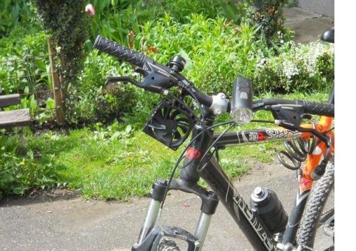 Cargador de móbil que funciona con una bicicleta2