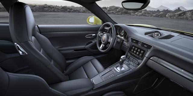 interni della nuova porsche 911 con DYnamic Boost