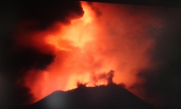 Eruzione vulcanica dell'Etna in Sicilia
