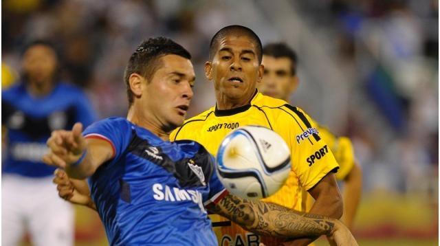 Velez venció 2 a 1 a Crucero del Norte