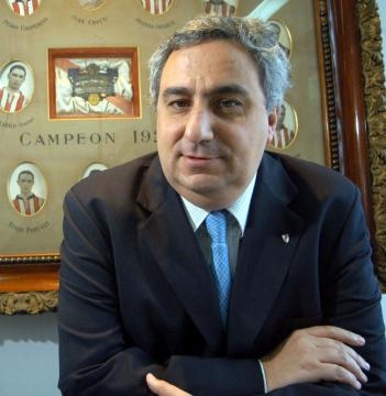 Aguilar, oscuro presidente de la institución