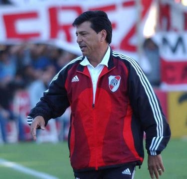 Passarella tambien fue DT campeón 3 veces