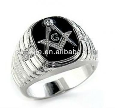 Anillo masónico con sus símbolos característicos