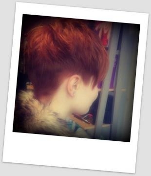 4) Pixie cut mosso per capelli fini 