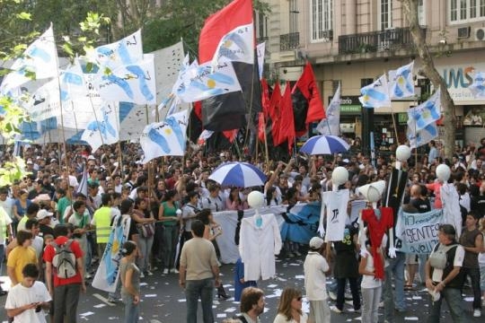 La juventud argentina movilizada en las calles