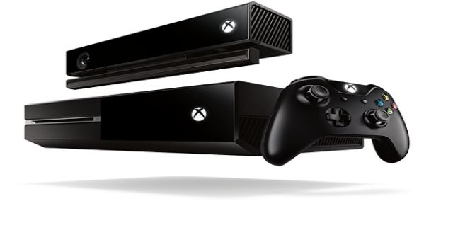 La console affiancata dalla periferica Kinect