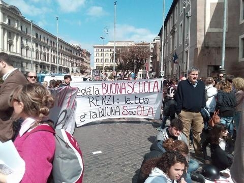 Sciopero 24 aprile piazza Esedra