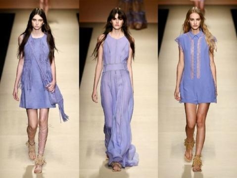 Color glicine sulle passerelle Alberta Ferretti