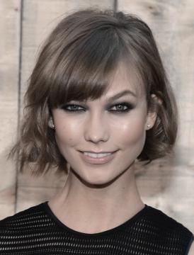 Karlie Kloss, bob mosso con frangia laterale