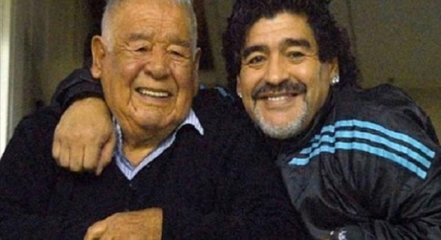 Maradona junto a Don Diego