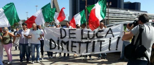 I 5 Stelle contro De Luca e Renzi