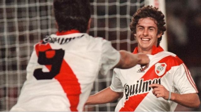 Angel agradece el pase de Aimar