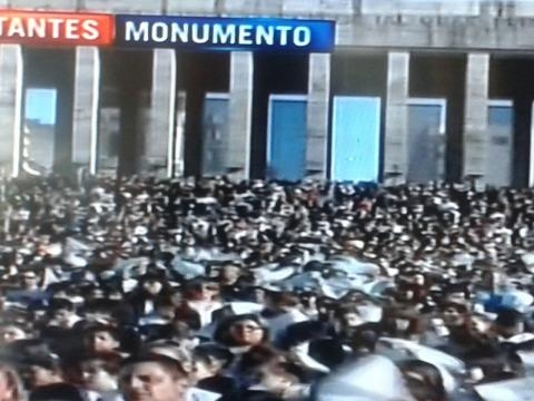 Escolares jurando lealtad a la bandera