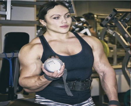 Nataliya já como atleta de fisiculturismo.