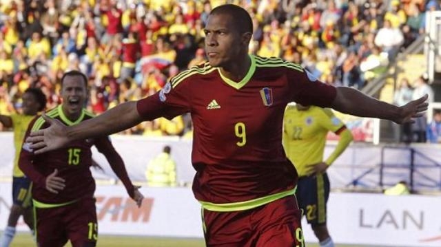Salomón celebra un gol en la Copa América