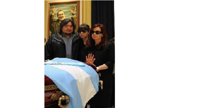 Máximo Kirchner en el velatorio del expresidente