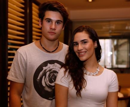 Niclos Prattes é Rodrigo, e Lívia Aragão é Julia