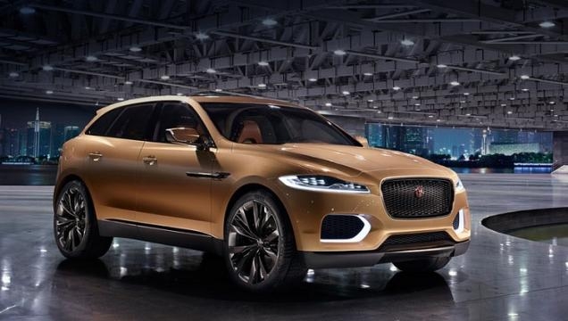 Jaguar F-Pace testata dalla Svezia a Dubai.