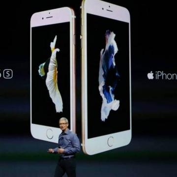 Tim Cook presenta iPhone 6S e 6S Plus.