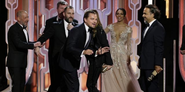Leonardo Di Caprio insieme a cast e regista
