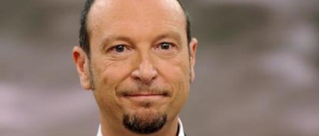 L'altro presentatore, Amadeus.