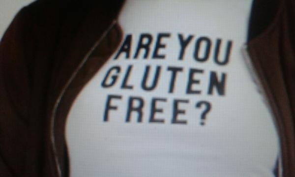 La scritta sulla maglietta della casa di moda Zara