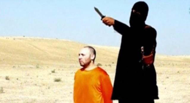 Jihadi John prima di un'esecuzione.