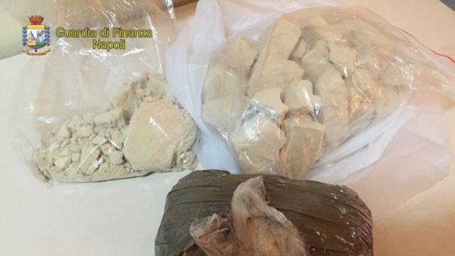 L'eroina rinvenuta in uno zaino a spalla