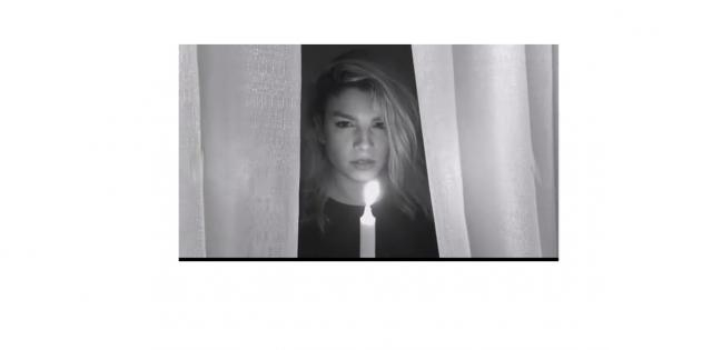 Un estratto del video sensuale di Emma Marrone ispirato a '50 sfumature di grigio'.