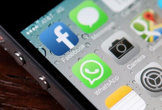 C'è un bug che mette a rischio la privacy delle chat di WhatsApp e ... - wired.it