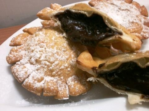 Calzoncelli di Natale, a base di cioccolato e castagne