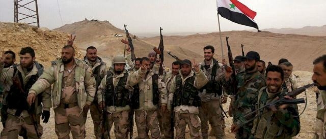 Militari siriani in festa dopo la presa di Palmira, un'immagine dello scorso marzo