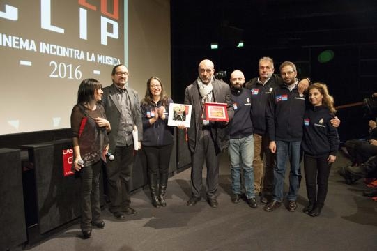 Francesca Piggianelli con il Sindaco di Amatrice Sergio Pirozzi e alcuni membri di Tele Radio Amatrice