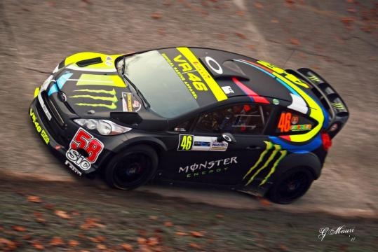 La Ford Fiesta WRC, qui nella veste grafica in ricordo dell'amico e avversario Marco Simoncelli.