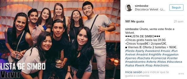 Simbo como promotor en una discoteca