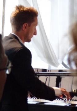 Giovanni Colombo al pianoforte.