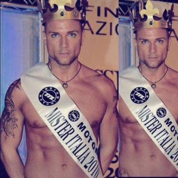 Miky Falcicchio con la fascia e la corona di Mister Italia