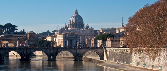 A Roma al ballottaggio è sfida tra Raggi e Giachetti